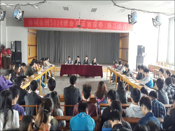 死人借活人口说话_死人花圈图片(3)