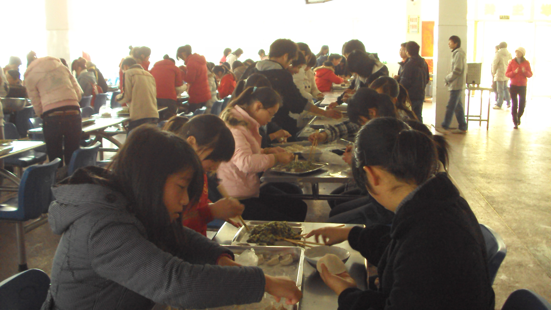 比赛现场选手专心致志