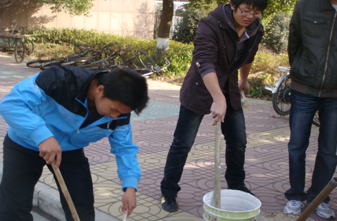 同学们自己搅拌
