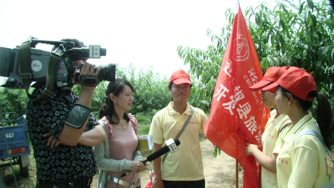 接受安徽经视《帮女郎》栏目采访